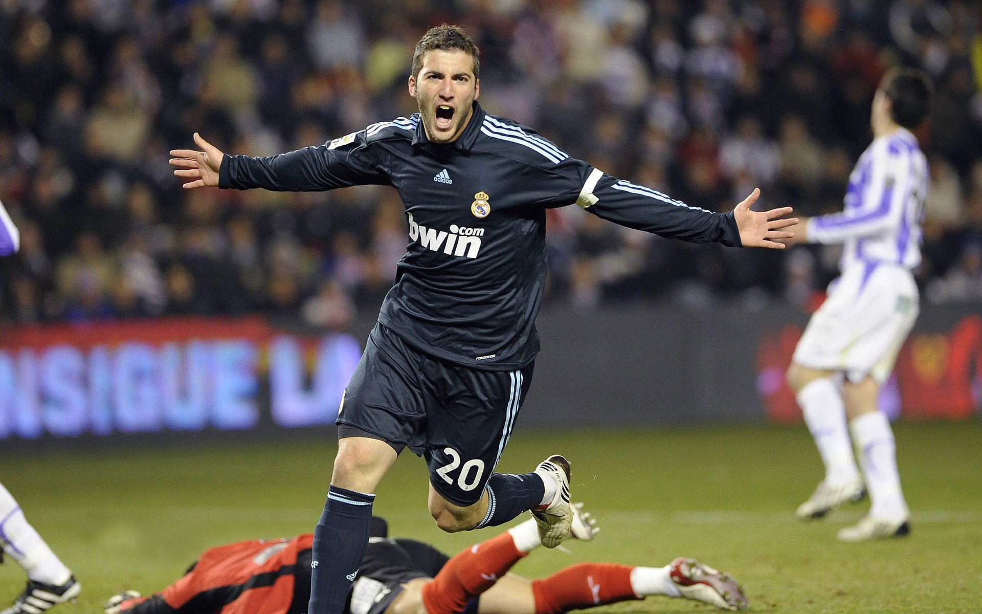 Faker冷静操作稳拿胜利，faker的打法